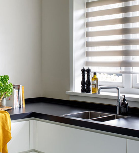 Aannemer Vervorming vat Raamdecoratie voor de keuken - ilumio raamdecoratie