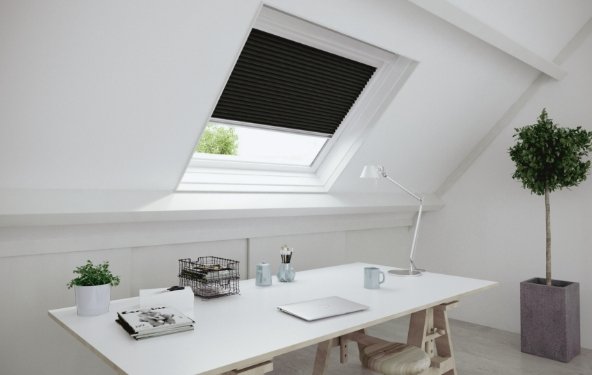 Rolgordijnen voor een Velux dakraam